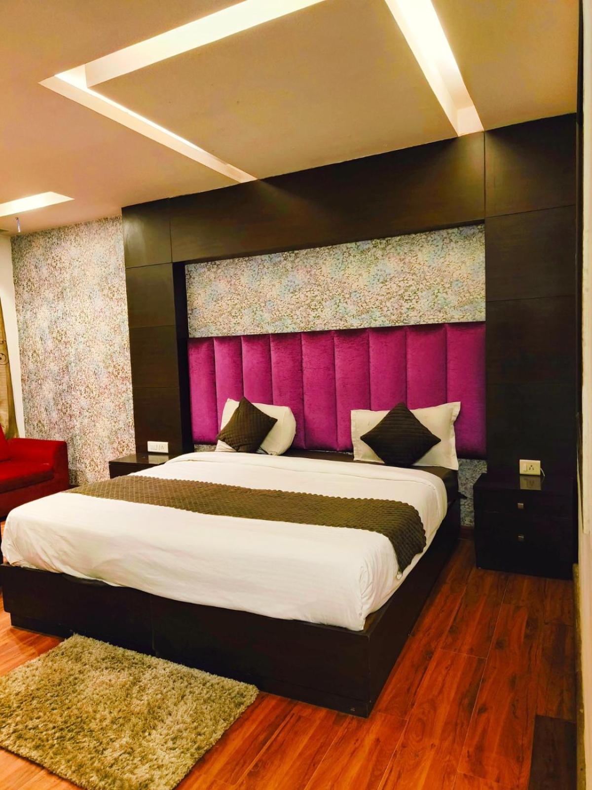Billions Hotel New Delhi