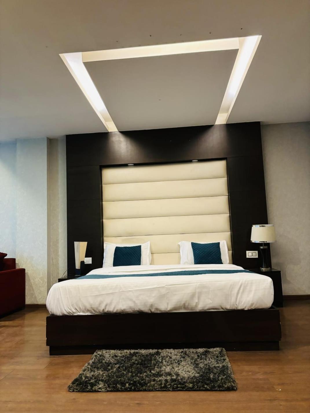 Billions Hotel New Delhi